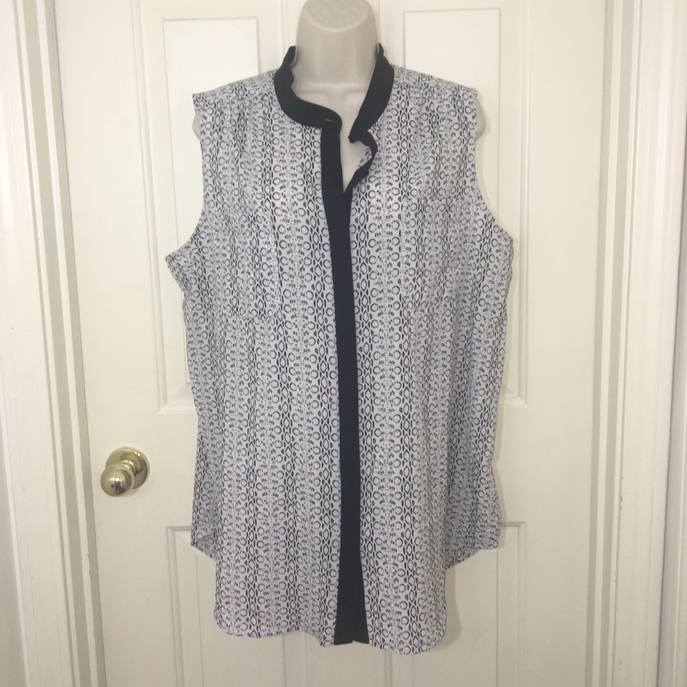 🔥3/$20 Sale: Sleeveless Button Down-XL🔥